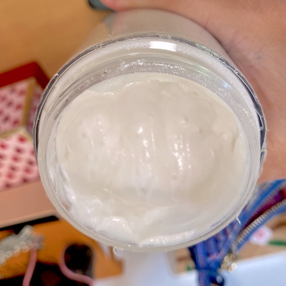 Truly VANILLA baby 🌟🌟 shimmer body butter EUC 6.7 oz - Picture 7 of 16